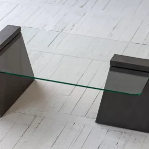 طاولة قهوة لوسط المجلس من الكونكريت و سطح زجاج