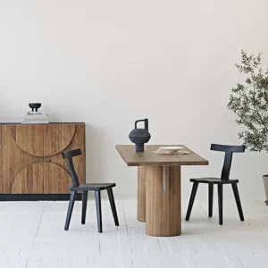 كرسي خشبي ريفي