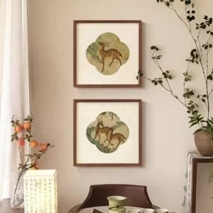 برواز لوحات خشب طبيعي بتصميم شرقي كلاسيكي يصور غزلان ونباتات مقاس 35×35 سم ديكور جدران هادئ