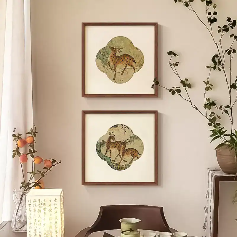 برواز لوحات خشب طبيعي بتصميم شرقي كلاسيكي يصور غزلان ونباتات مقاس 35×35 سم ديكور جدران هادئ