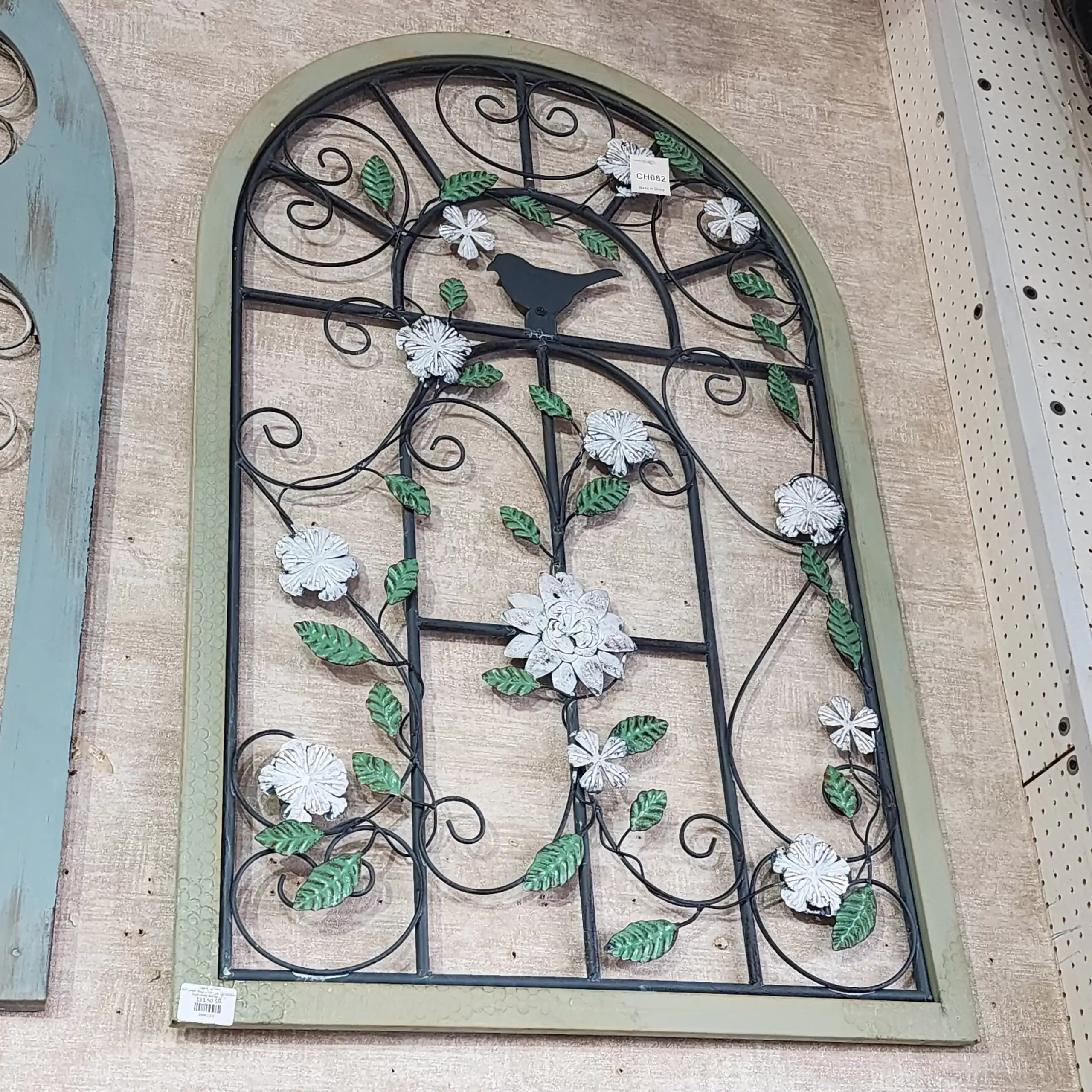 شباك جداري حديد مشغول بتصميم طيور وأزهار داخل إطار خشبي أخضر باهت ارتفاع 100 سم للديكور