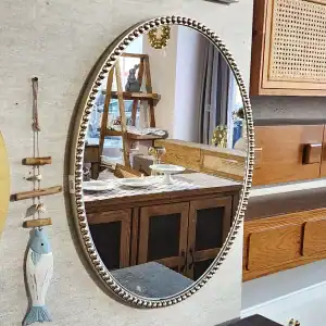 مرايا جدارية فنتج – إطار معدني فضي بيضاوي (55x70 سم)