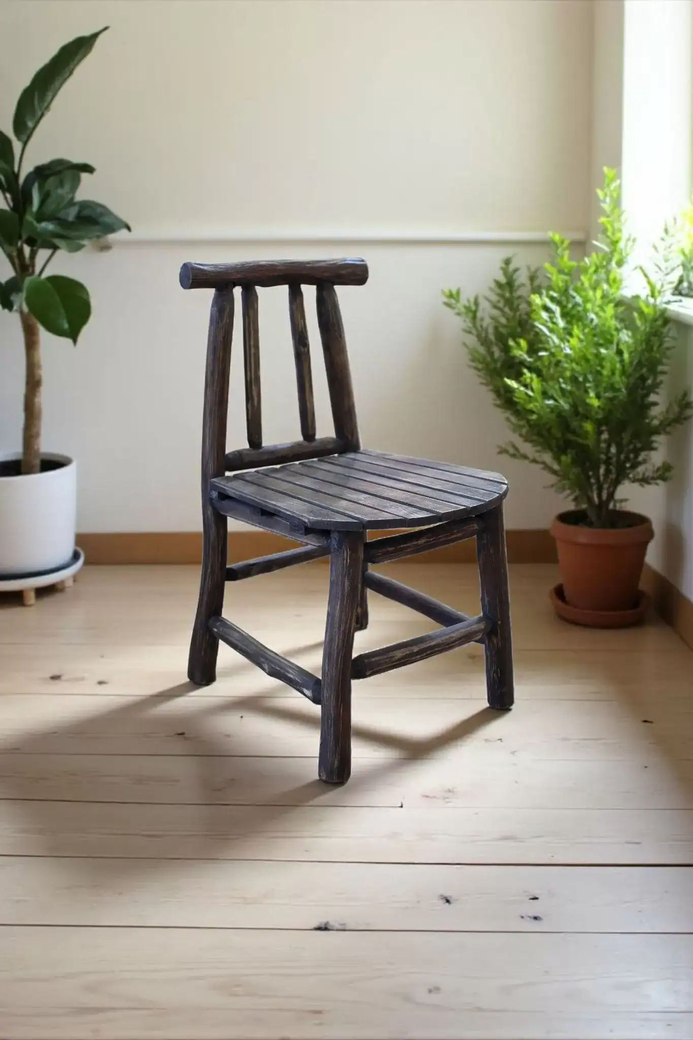 كرسي خشب طبيعي