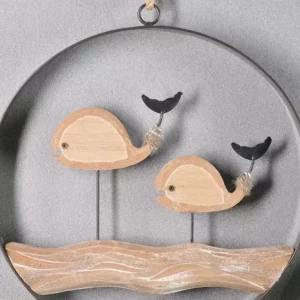 لوحة جدارية خشبية دائرية زوج حيتان منحوتة يدوياً خشب طبيعي وإطار معدني ديكور مودرن