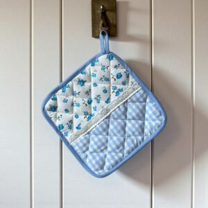 طقم مسكات قماش من القطن الطبيعي لحمل الأواني الساخنة – تصميم ريفي بعدة ألوان