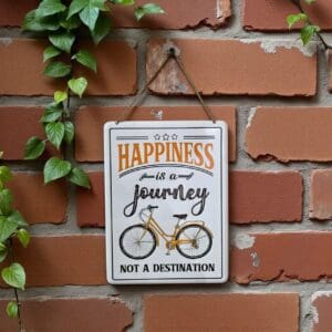 لوحة تعليق معدنية جدارية عبارة Happiness is a journey ورسمة دراجة صفراء