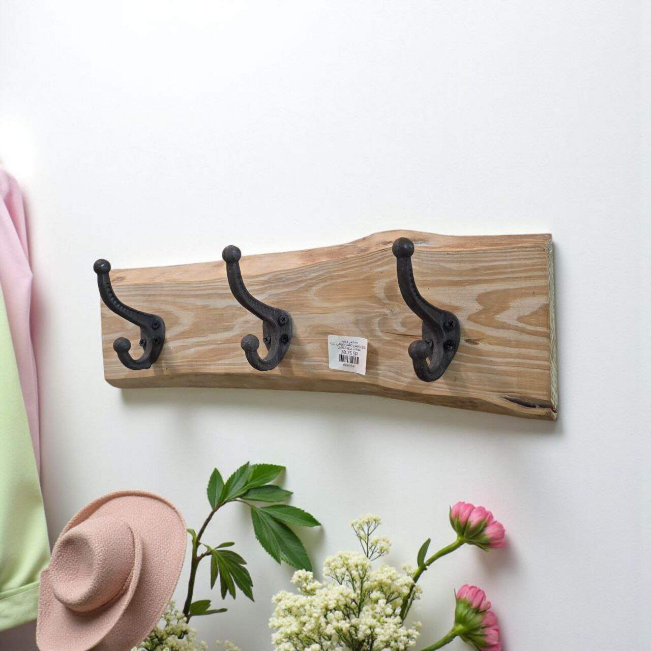 علاق ملابس وعبايات جداري خشب طبيعي بخطافات حديد سوداء للمداخل
