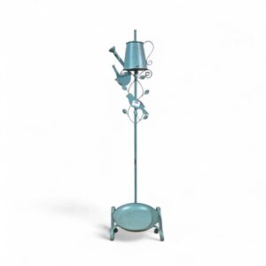 ستاند نباتات حديد مشغول لون تركواز بتصميم طيور ومرشة زرع لديكور الحدائق