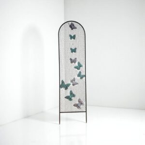 سياج حديد مشغول للحديقة بألوان زاهية – ديكور خارجي أنيق ومتين