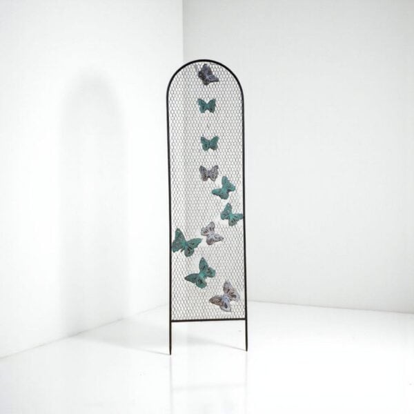 سياج حديد مشغول للحديقة تصميم فراشات ملونة وشبك معدني مفرغ ارتفاع 140 سم