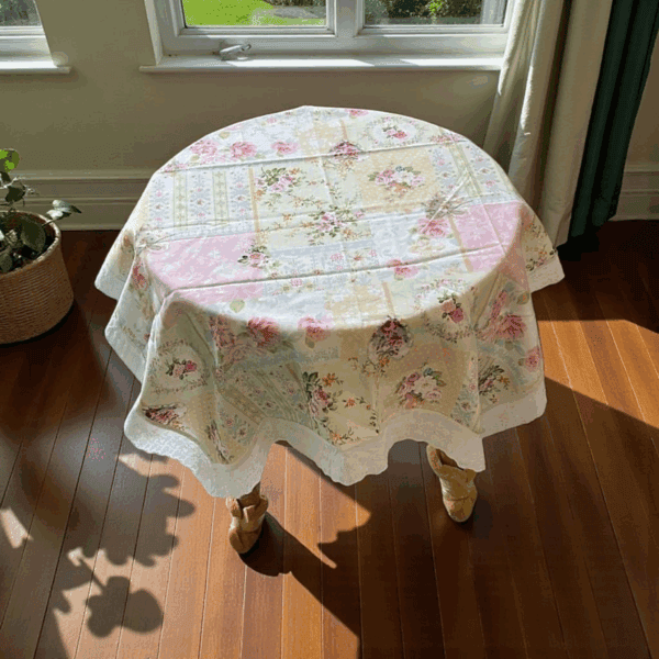 مفرش طاولة مربع من القماش القطني بنقشات وألوان متعددة – تصميم عصري للمجالس والمطابخ