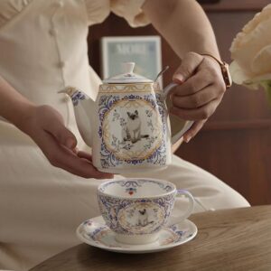 طقم شاي لندن بوتري لشخصين لون ابيض كريمي وتصميم قطة سيامية وزخارف زرقاء