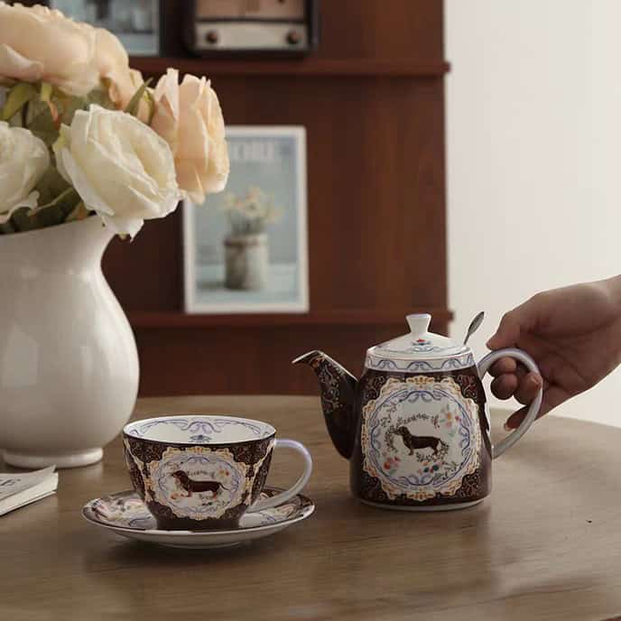 طقم شاي لندن بوتري لشخصين تصميم كلاسيكي فينتج رسمة كلب داشهند ولون عنابي