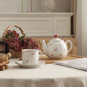 طقم شاي London Pottery ابيض مزخرف برسومات فلامنجو وردي مع كوبين وصحون