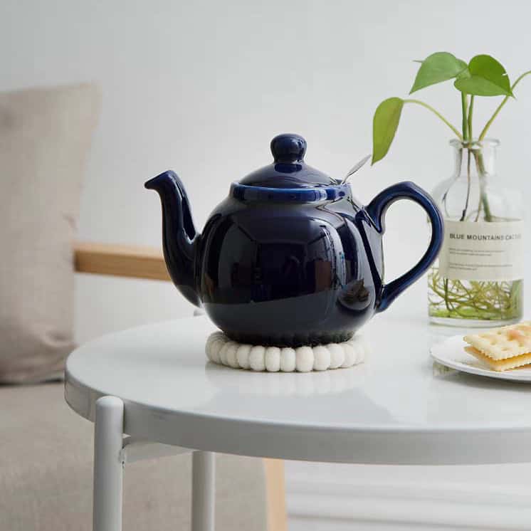 ابريق شاي مفرد ماركة London Pottery لون كحلي ازرق داكن مع فلتر ستانلس ستيل