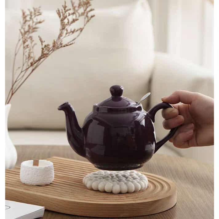 ابريق شاي مفرد ماركة London Pottery لون برقوقي غامق محمول باليد مع فلتر ستانلس ستيل