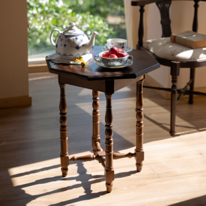 طاولة خدمة خشب طبيعي بثمانية أضلاع وأربع أرجل – تصميم أنيق وعصري