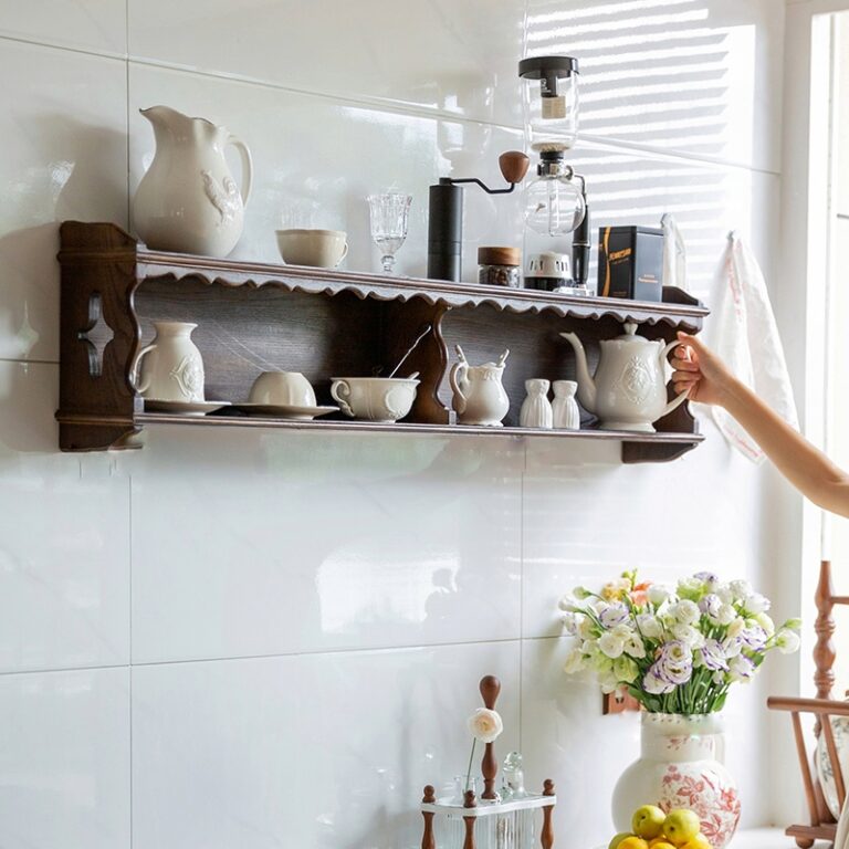 رف جداري فانتج ستايل مع حامل معدني سفلي للمداخل والمطبخ