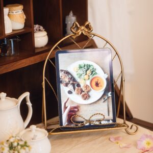 ساند كتب حديد مشغول كلاسيكي باللون الذهبي – تصميم أنيق للمكتبات والديكور