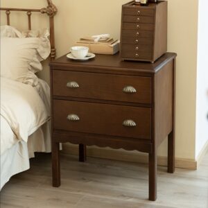 كمودينة خشب طبيعي درجين بمقابض صدفة وحواف متموجة لغرف النوم