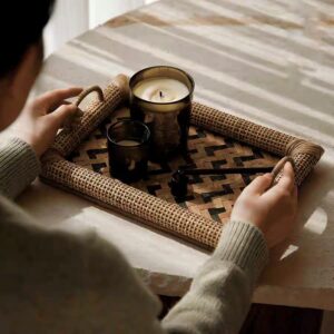 صينية تقديم مستطيلة من الخيزران والراتان بنقش زجزاج اسود وبيج للديكور والضيافة