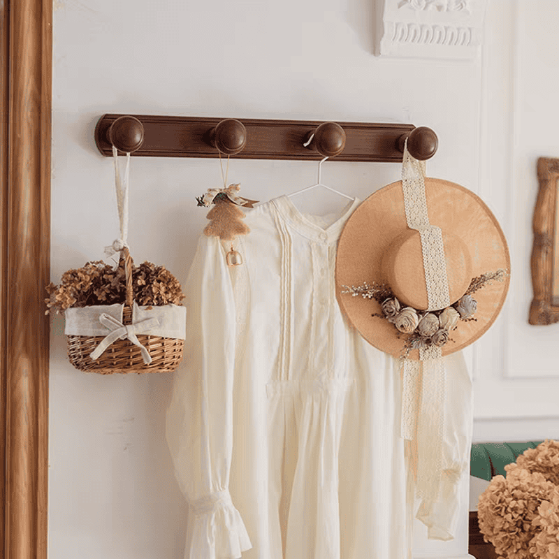 علاقة ملابس جدارية خشبية ناعمة صف واحد لون بني للممرات والغرف