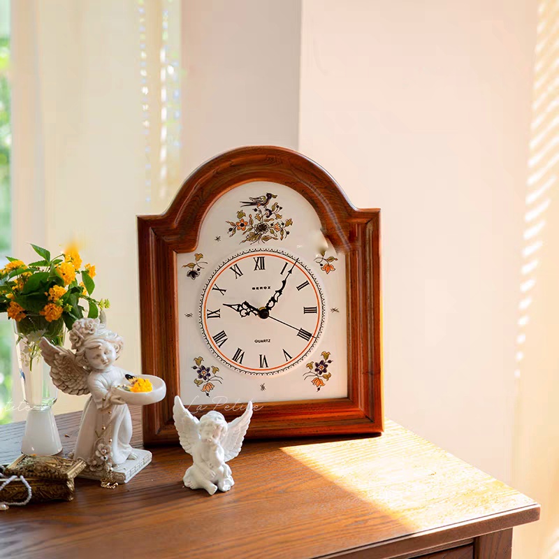 ساعة طاولة وحائط خشبية فنتج تصميم مقوس ورسومات طيور وزهور