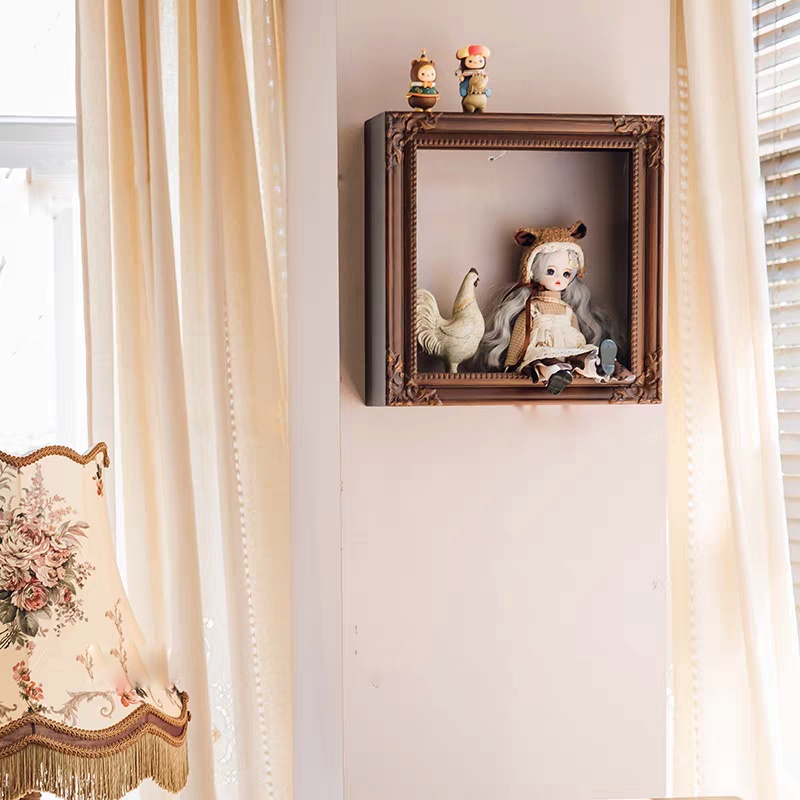 رف جداري مربع صندوق عرض بإطار فنتج بني عميق للتحف والدمى