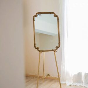 مرآة جدارية مستطيلة اطار ذهبي مع زوايا مزخرفة للمداخل والصالونات