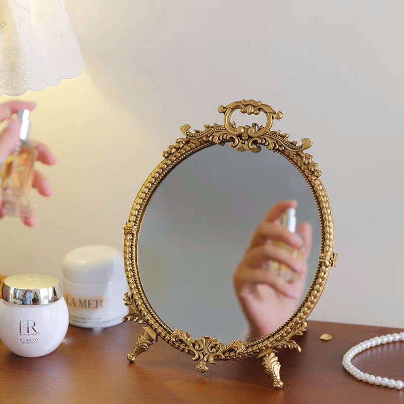 مرآة طاولة فكتورية بيضاوية اطار ذهبي مزخرف للتسريحة والمكياج