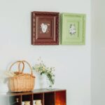 لوحات جدارية مربعة اطار فكتوري بارز الوان عنابي واخضر مع رسومات زهور