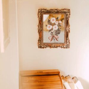 لوحة جدارية اطار فينتج مزخرف مع رسمة باقة ورد للديكور الكلاسيكي