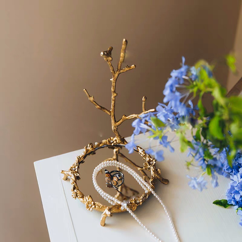 ستاند عرض مجوهرات واكسسوارات ذهبي بتصميم غصن وقاعدة مرايا لتنظيم الخواتم والسلاسل