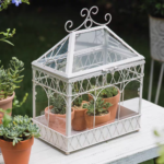صندوق نباتات زجاجي معدني ابيض تصميم بيت محمي فيكتوري للعصاريات والديكور