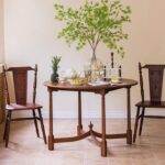 طاولة طعام دائرية خشب اوك طبيعي قاعدة متقاطعة للمطابخ وغرف الطعام